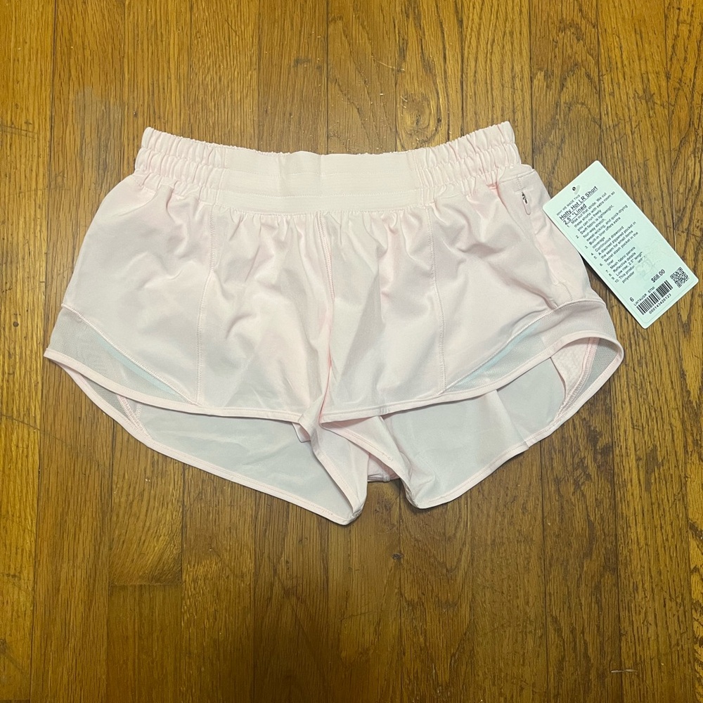 Lululemon Hotty Hot LR Short 2.5” in Strawberry Milkshake
